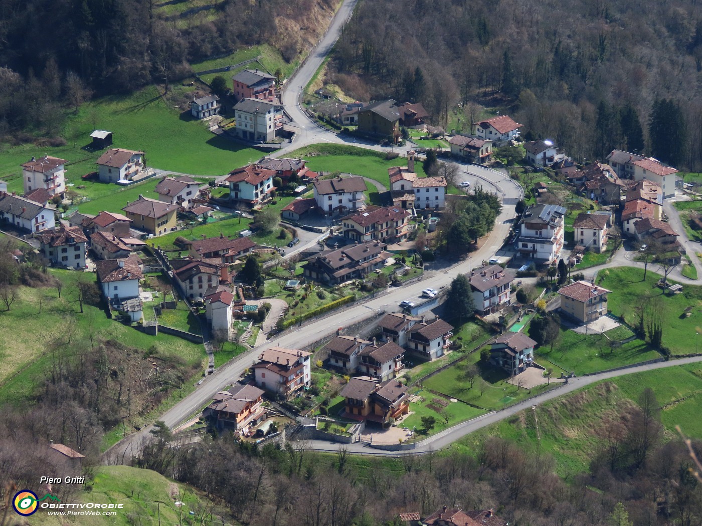 35 Zoom su Bruga, frazione accanto a Bracca.JPG